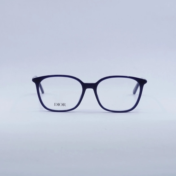 I bought it poshmark and it doesn't fit me - Picture 3 of 7